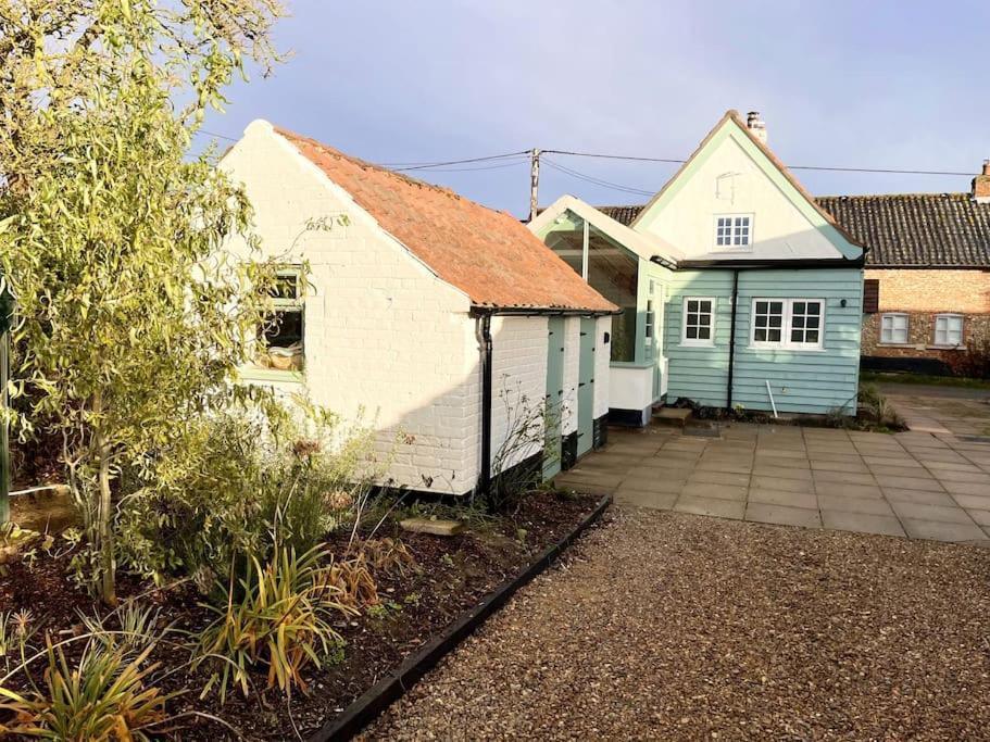 Beekeeper'S Cottage Fakenham Exterior photo