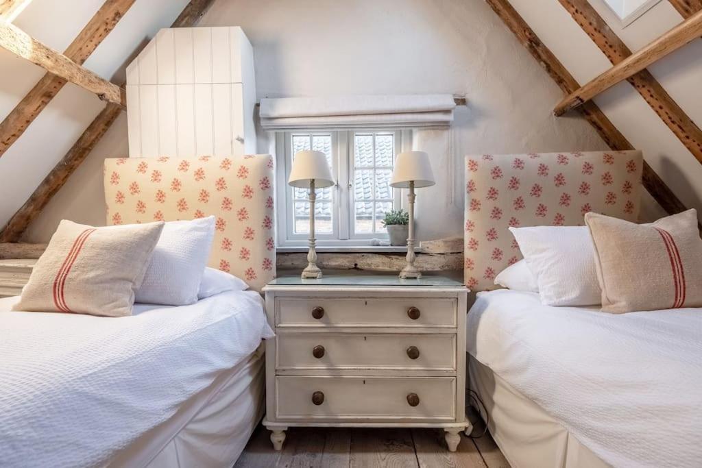 Beekeeper'S Cottage Fakenham Exterior photo